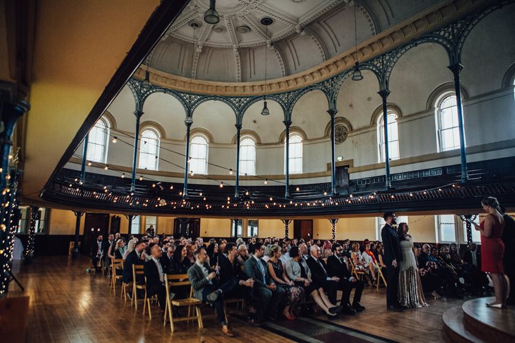Festoons Gold Sequin City Party Wedding http://septemberpictures.com/