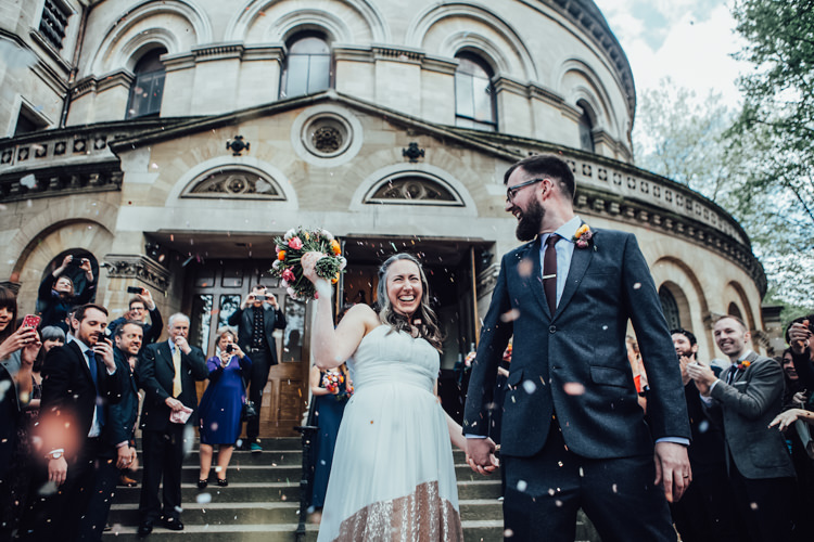 Confetti Throw Festoons Gold Sequin City Party Wedding http://septemberpictures.com/