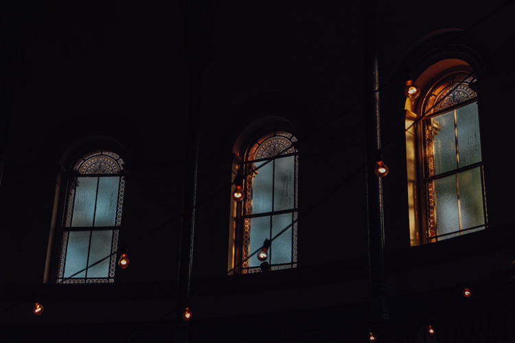 Festoons Gold Sequin City Party Wedding http://septemberpictures.com/