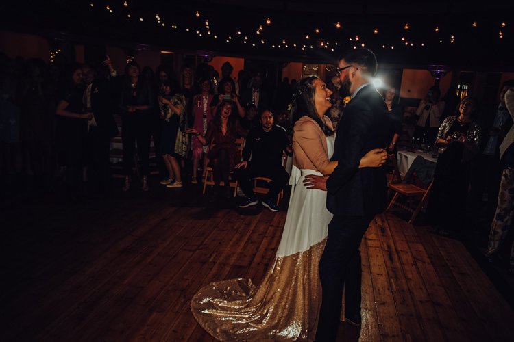 Festoons Gold Sequin City Party Wedding http://septemberpictures.com/