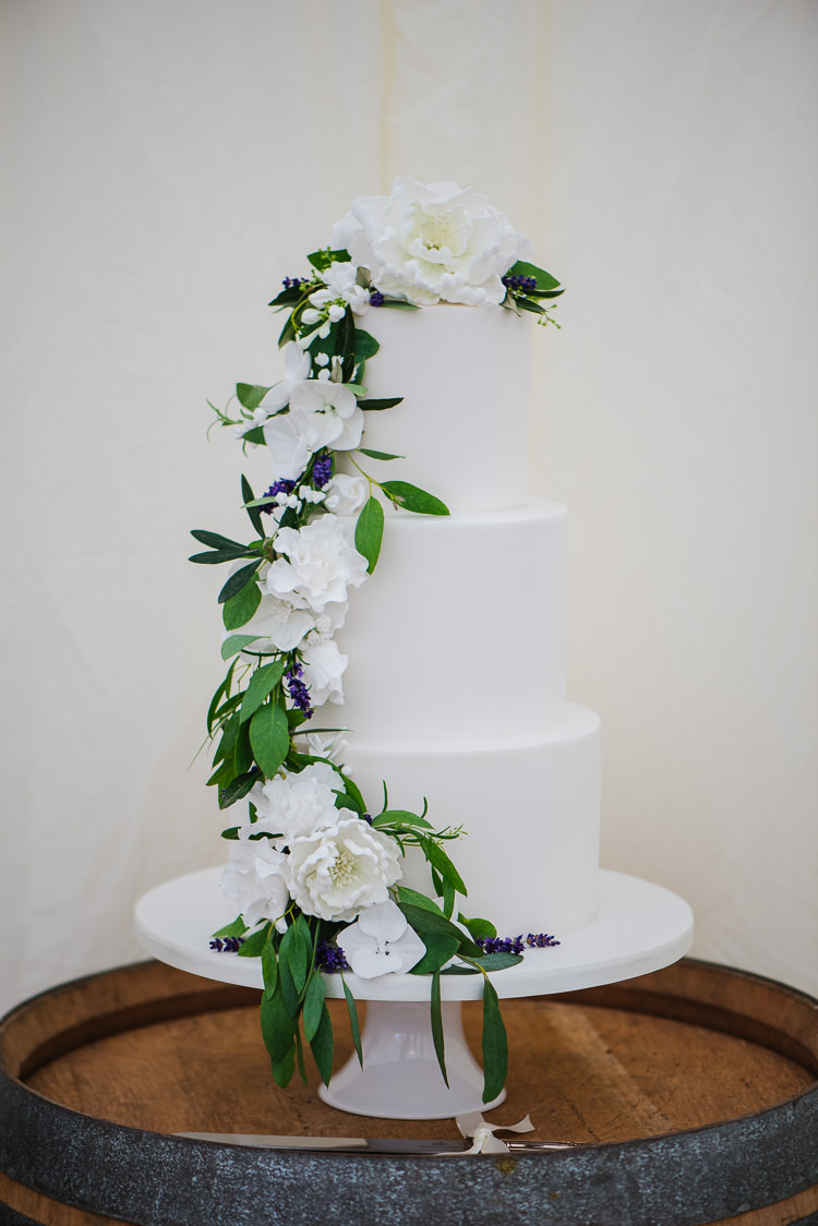 White Cake Flowers Sugar Boho Funfair Floral Country Wedding https://www.jonnybarratt.com/