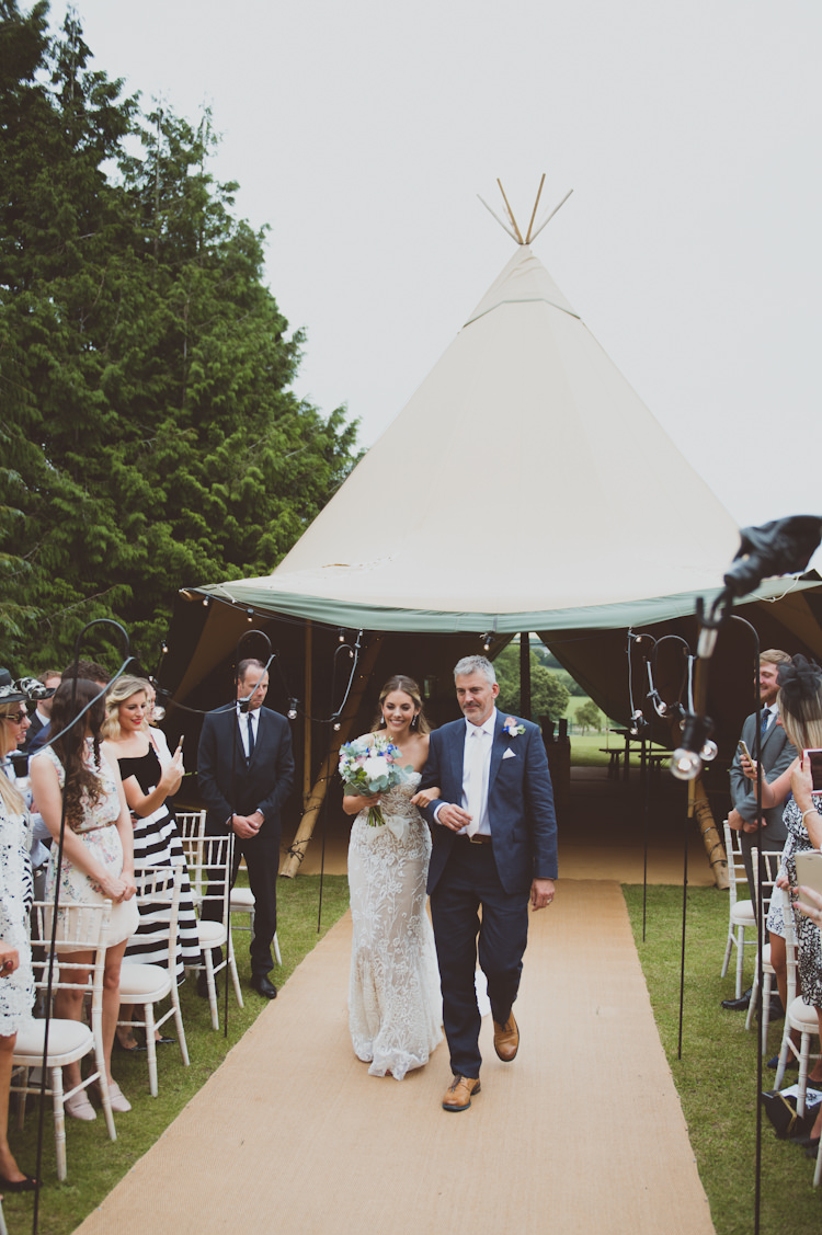 Stylish Festival Tipi Wedding http://sashaweddings.co.uk/
