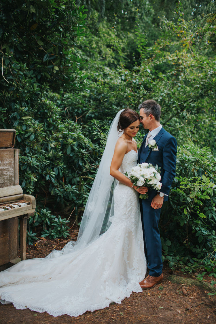 Chic Romantic Florals Candlelight Wedding http://lisawebbphotography.co.uk/