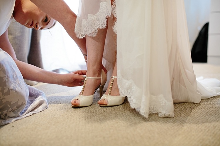 Grey Lavender Blush Country Restaurant Wedding http://www.whelanphotography.co.uk/