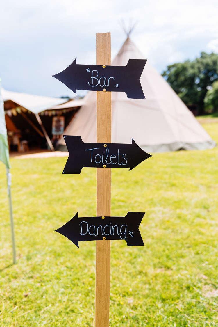 Sign Blackboard Arrows Bar Toilets Dancing Post Cute Summer Festival Tipi Wedding http://www.daffodilwaves.co.uk/