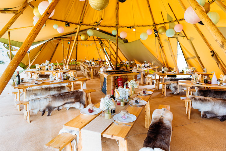 Cute Summer Festival Tipi Wedding http://www.daffodilwaves.co.uk/