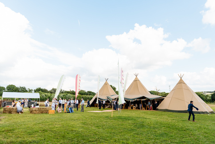 Cute Summer Festival Tipi Wedding http://www.daffodilwaves.co.uk/