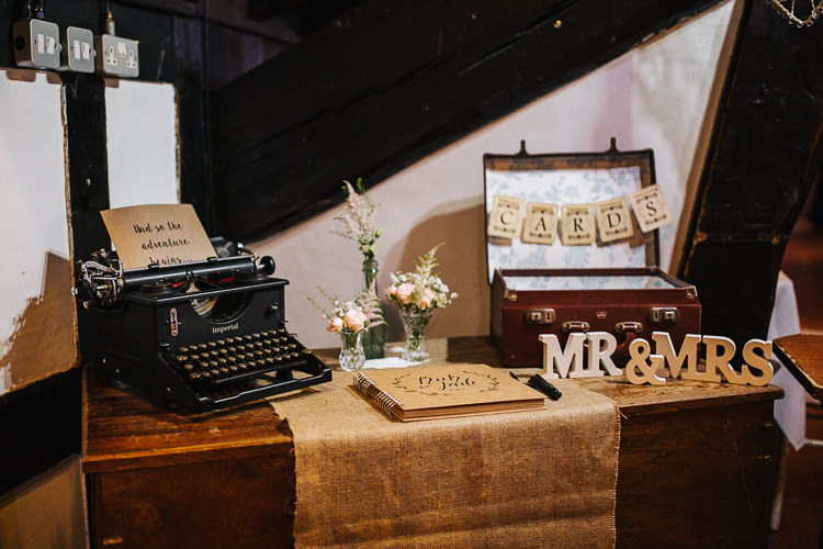 Exquisite Relaxed Rustic Barn Wedding http://www.emiliemay.com/