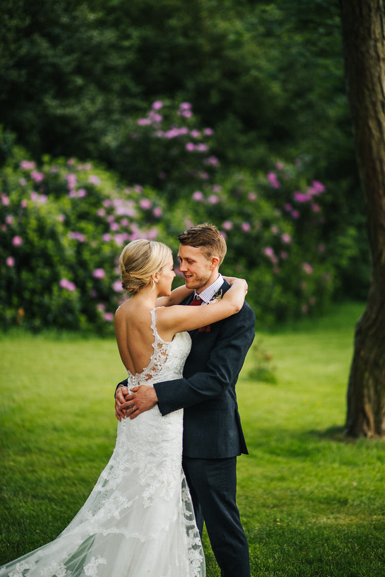 Exquisite Relaxed Rustic Barn Wedding http://www.emiliemay.com/