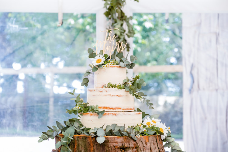 Buttercream Cake Log Stand Boho Eucalyptus Green White Modern Wedding http://www.euanrobertsonweddings.com/