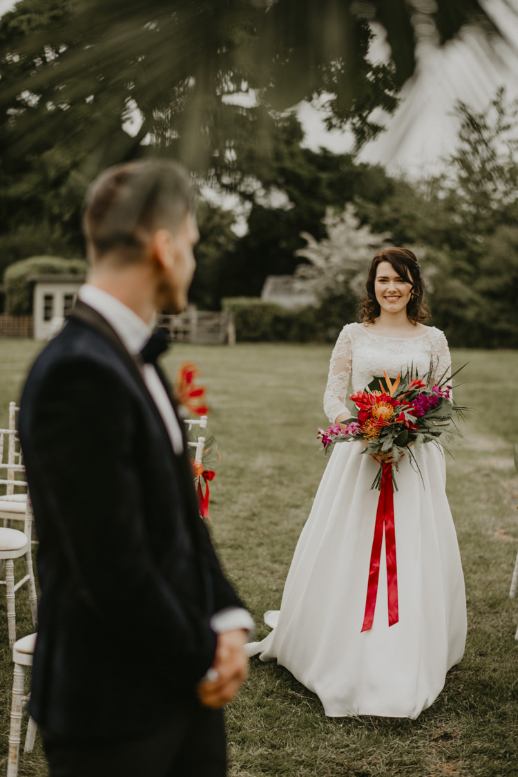 Vibrant Tropical Wedding Ideas http://foto-memories.co.uk/