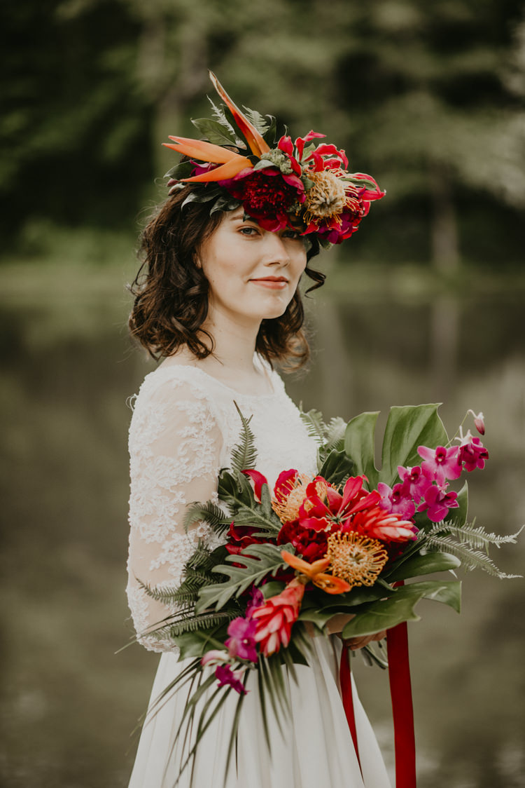Bouquet Flowers Bride Bridal Palm Leaf Vibrant Tropical Wedding Ideas http://foto-memories.co.uk/