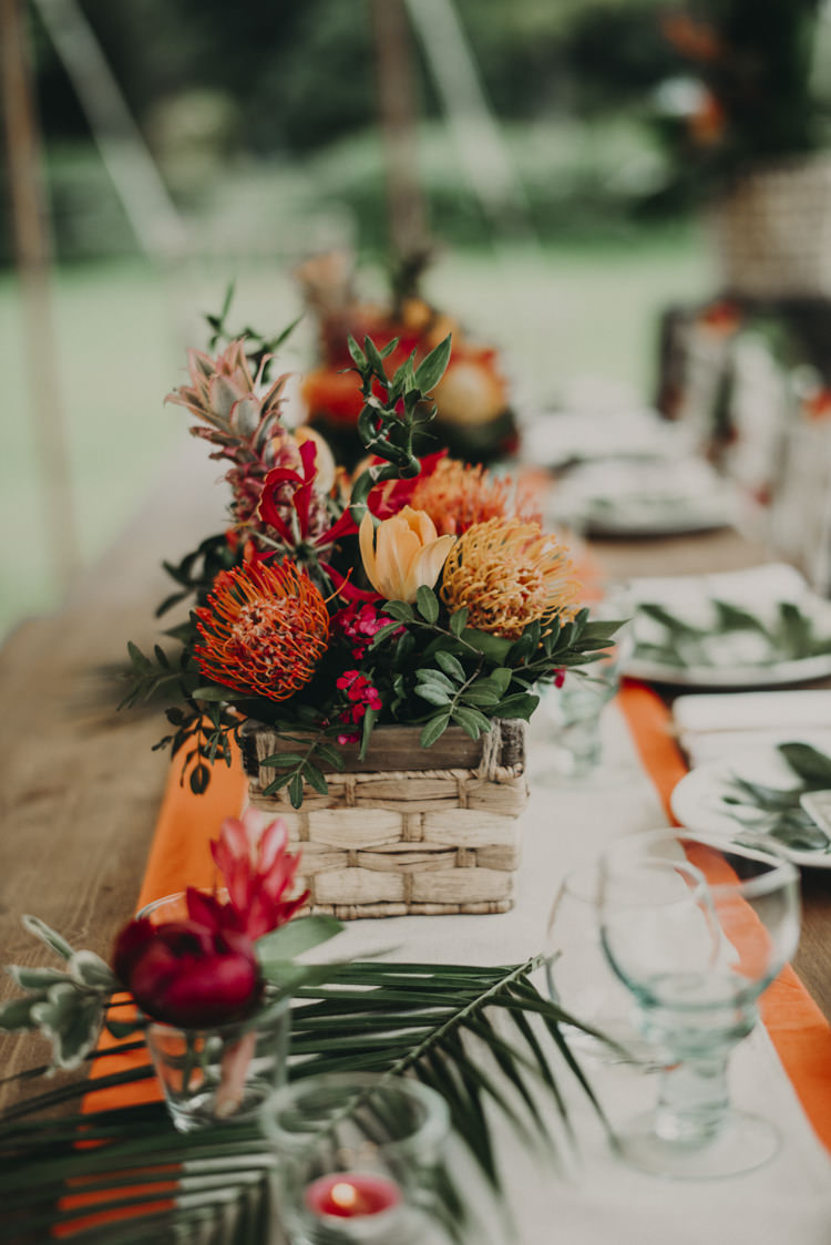Flowers Decor Palm Leaf Vibrant Tropical Wedding Ideas http://foto-memories.co.uk/