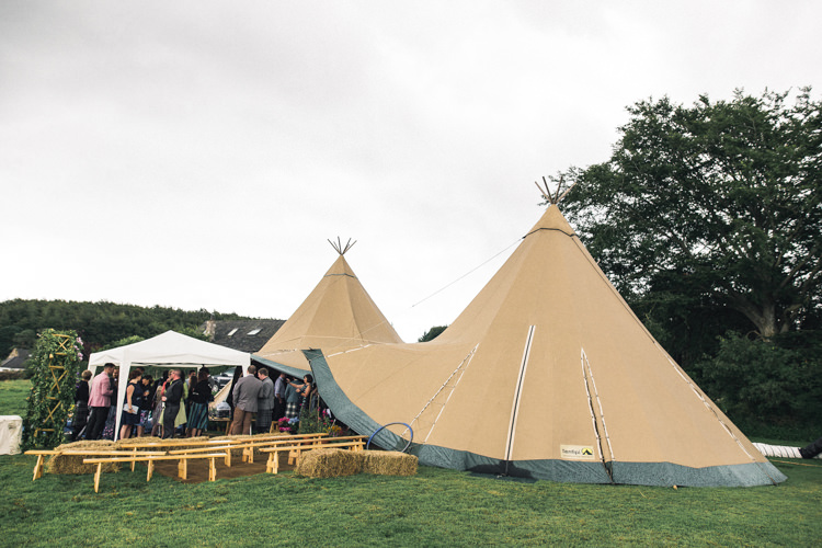 Outdoorsy Welcoming Colourful Tipi Wedding http://www.sallytphoto.com/