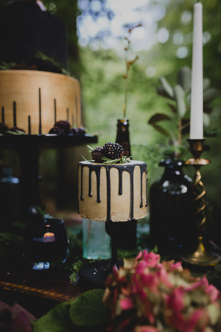 Golf Black Drip Cake Atmospheric Woodland Wedding Ideas http://www.kategrayphotography.com/