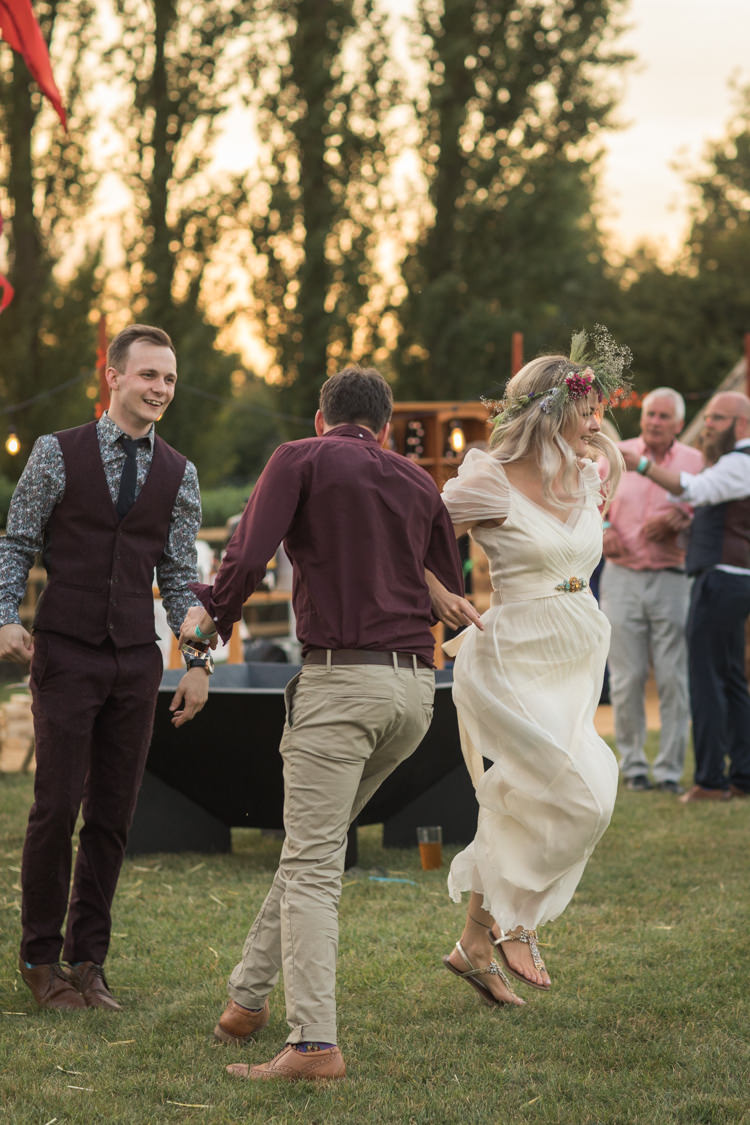 Boho Festival Tipi Wedding http://alexaclarkekent.com/