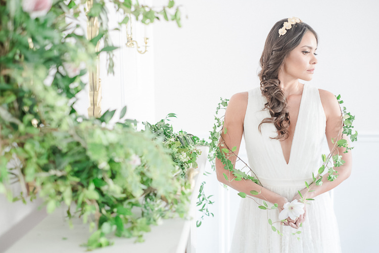 Light Soft Romantic Wedding Ideas http://www.vanessavelez.photo/
