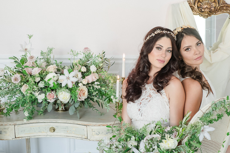 Light Soft Romantic Wedding Ideas http://www.vanessavelez.photo/