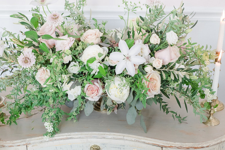 Flowers Greenery Foliage Pink Blush Arrangement Light Soft Romantic Wedding Ideas http://www.vanessavelez.photo/