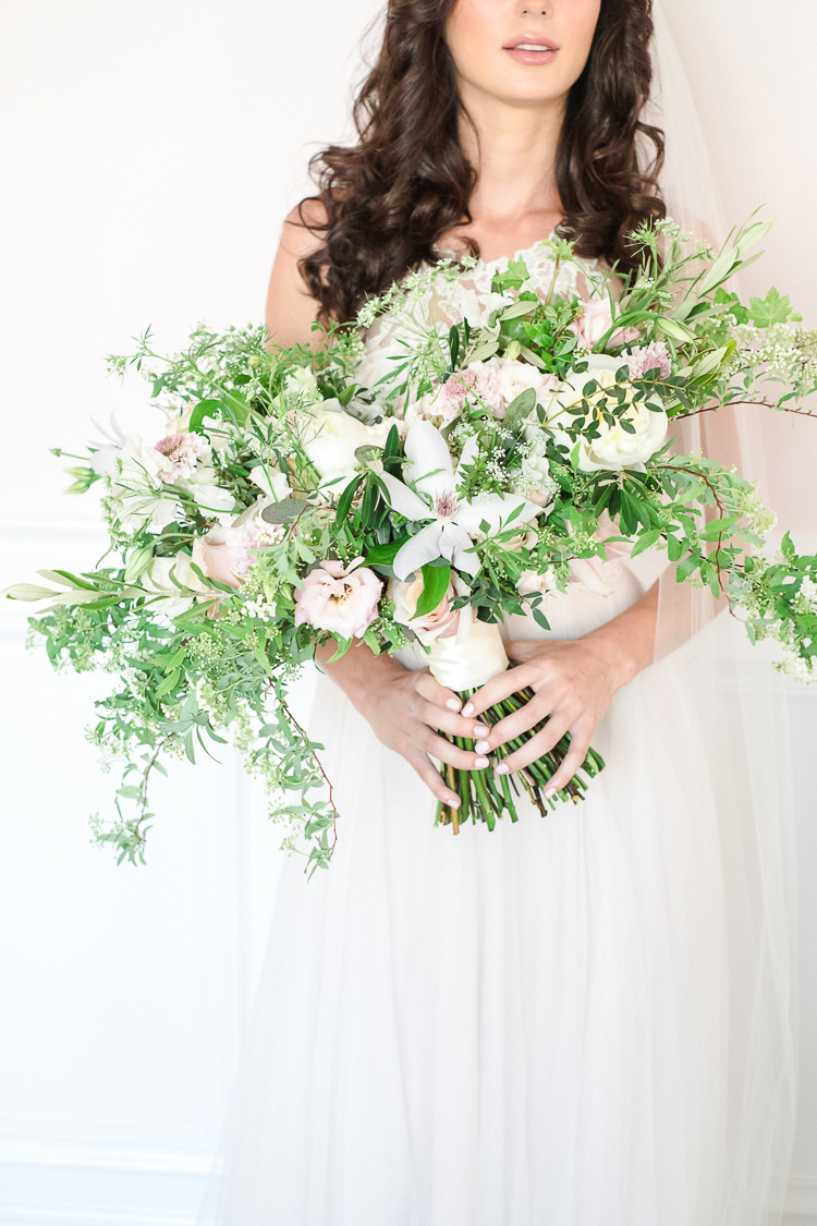 Bouquet Flowers Bride Bridal Rose Dahlia Pink Greenery Foliage Wild Large Light Soft Romantic Wedding Ideas http://www.vanessavelez.photo/