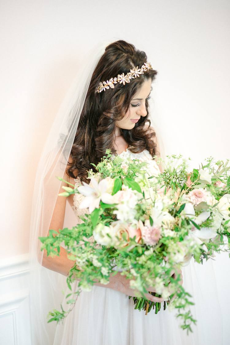 Bouquet Flowers Bride Bridal Rose Dahlia Pink Greenery Foliage Wild Large Light Soft Romantic Wedding Ideas http://www.vanessavelez.photo/