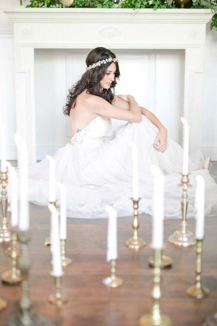 Candles Gold Sticks Decor Light Soft Romantic Wedding Ideas http://www.vanessavelez.photo/