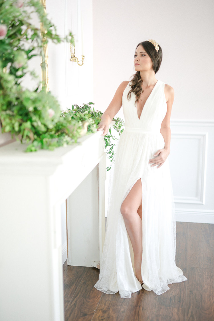 Dress Gown Bride Bridal Leg Split Thigh Skirt Light Soft Romantic Wedding Ideas http://www.vanessavelez.photo/