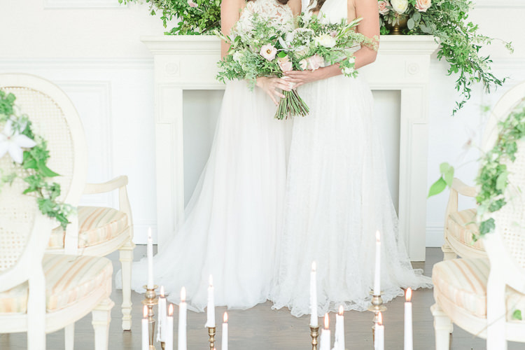 Candles Gold Sticks Decor Light Soft Romantic Wedding Ideas http://www.vanessavelez.photo/