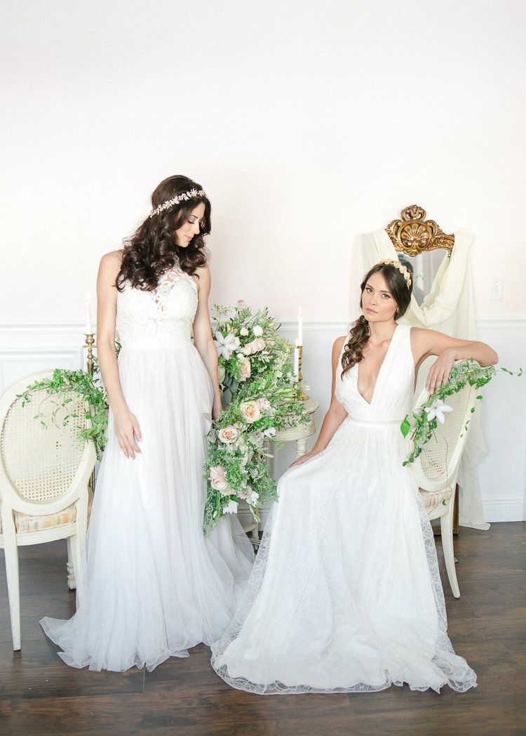 Light Soft Romantic Wedding Ideas http://www.vanessavelez.photo/