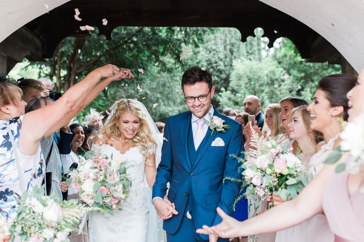 Confetti Throw Simple Natural Honest Marquee Wedding https://www.gemmagiorgio.com/