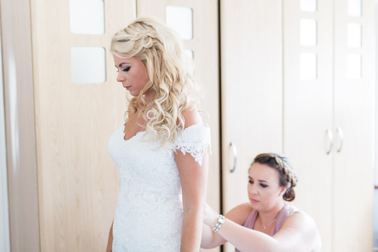 Simple Natural Honest Marquee Wedding https://www.gemmagiorgio.com/