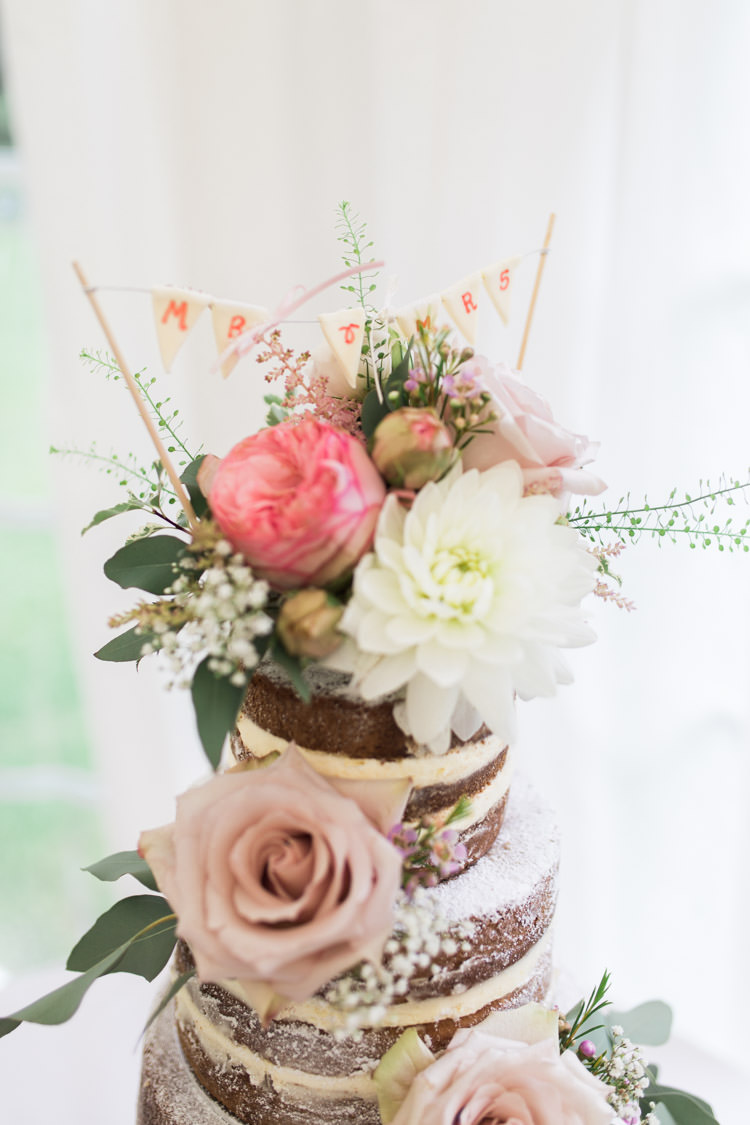 Cake Topper Flowers Bunting Simple Natural Honest Marquee Wedding https://www.gemmagiorgio.com/