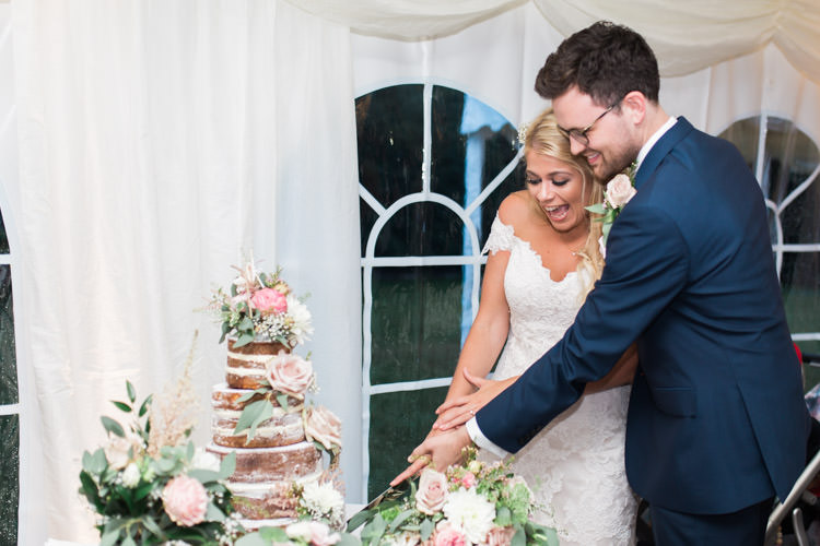 Simple Natural Honest Marquee Wedding https://www.gemmagiorgio.com/