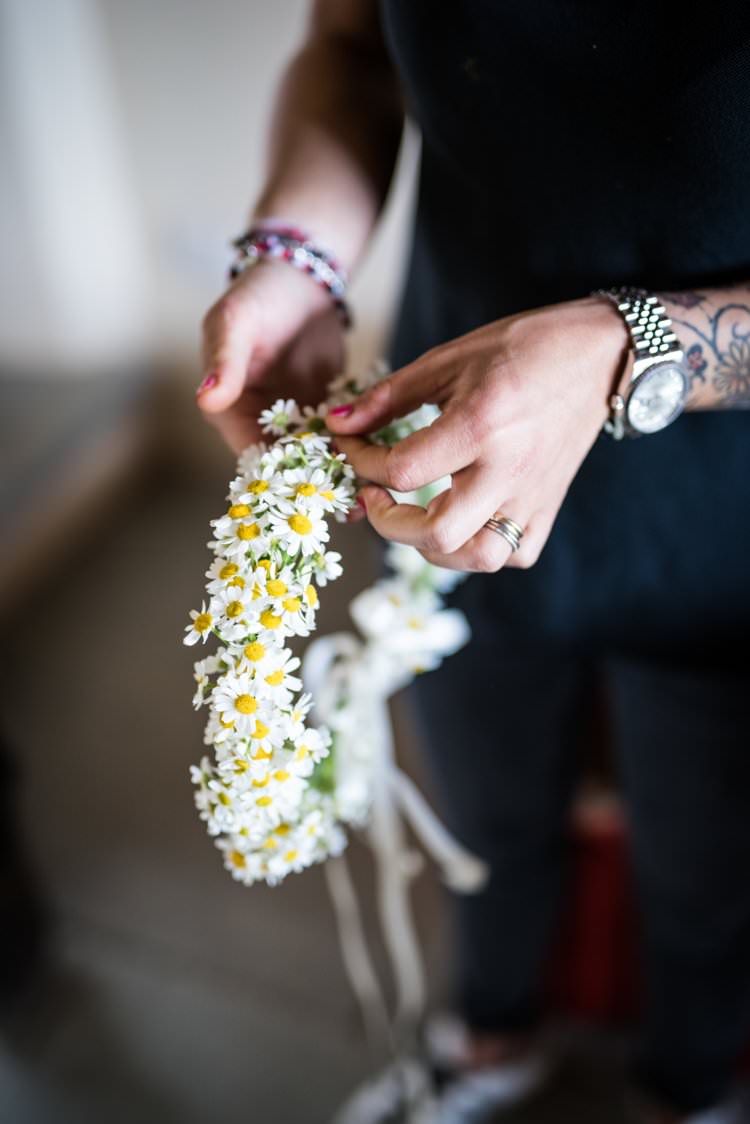 Daisy Flower Crown Yellow Navy Outdoor Tuscany Wedding http://www.natalymontanari.com/