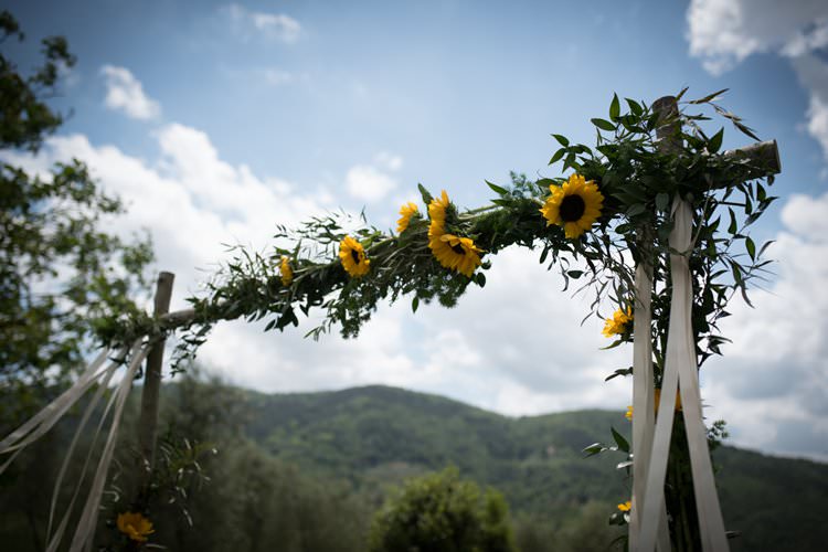 Sunflowers Ceremony Arch Yellow Navy Outdoor Tuscany Wedding http://www.natalymontanari.com/