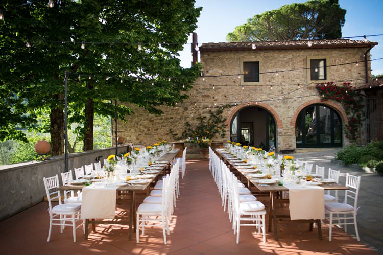 Sunflowers Outdoor Tables Rustic Festoon Lighting Yellow Navy Outdoor Tuscany Wedding http://www.natalymontanari.com/