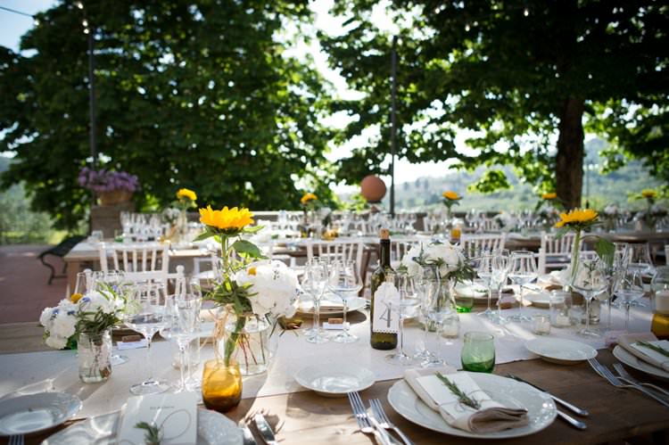 Table Decor Sunflowers Daisies Candles Table Runner Yellow Navy Outdoor Tuscany Wedding http://www.natalymontanari.com/