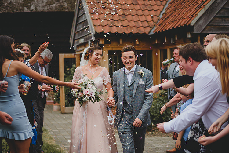 Confetti Throw Vintage Retro Inspired Pastel Wedding https://www.georgiarachael.com/ 