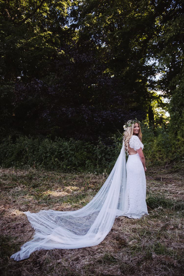 Houghton NYC Open Lace Back Dress Gown Bride Bridal Veil Bohemian Creative Summer Barn Wedding http://www.pocketsquarephotography.com/