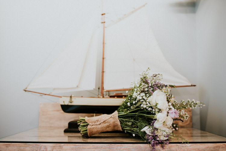 Bouquet Flowers Bride Bridal Hessian Unique Personal Natural Wedding Style https://photo.shuttergoclick.com/