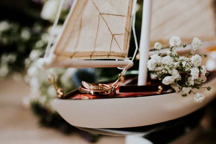 Rings Bands Bride Groom Unique Personal Natural Wedding Style https://photo.shuttergoclick.com/