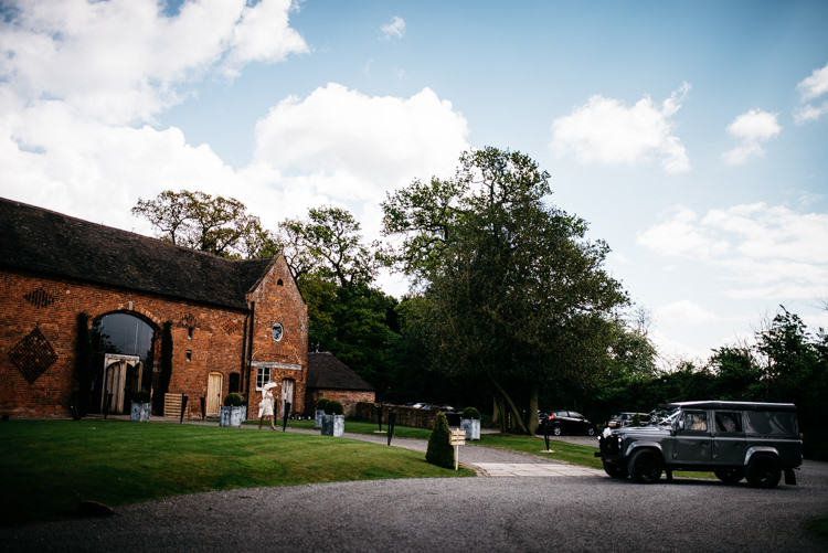 Red Rustic Spring Barn Wedding http://www.jennymacare.com/