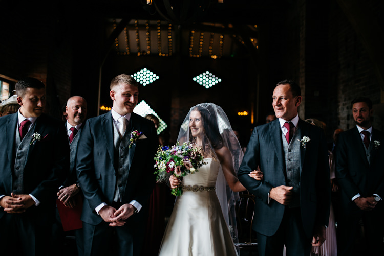 Red Rustic Spring Barn Wedding http://www.jennymacare.com/