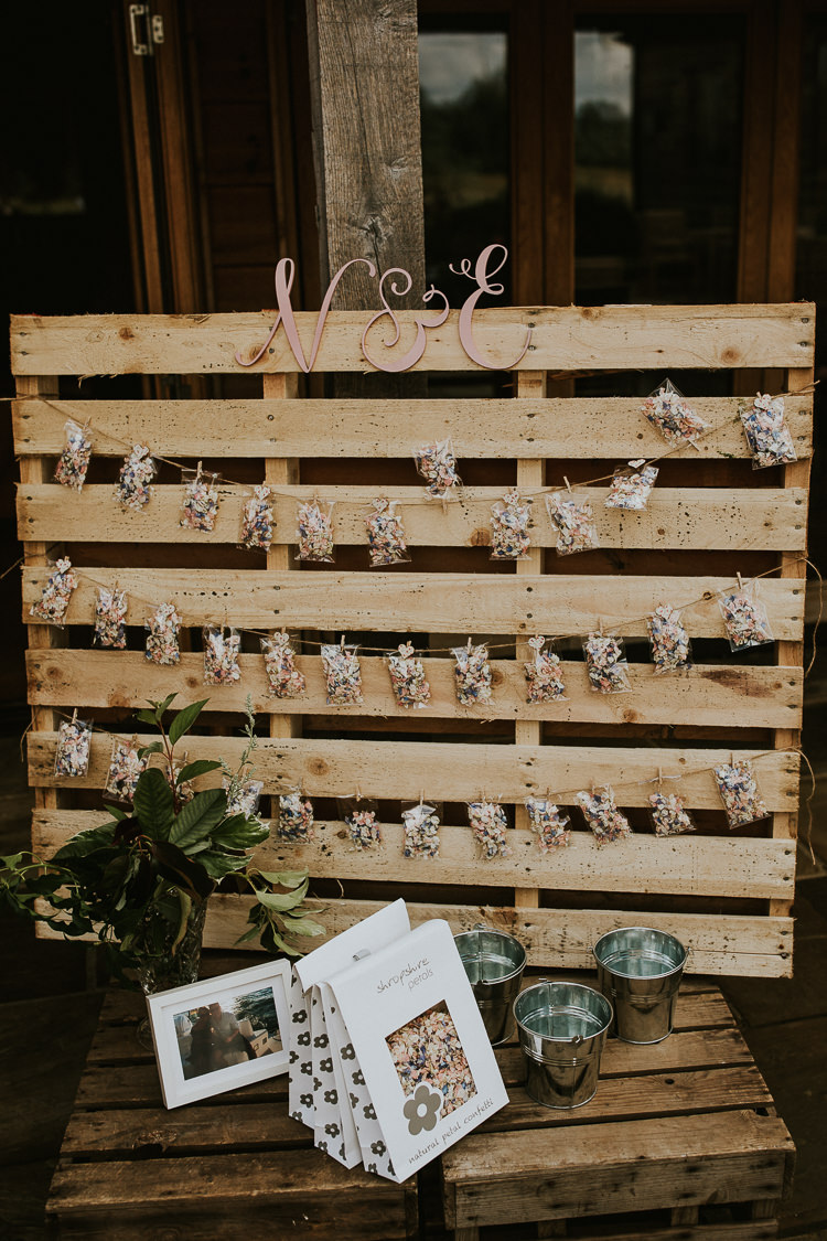Confetti Bags Wooden Pallet String Pegs Rustic Greenery Dove Grey Country Barn Wedding http://jonnymp.com/