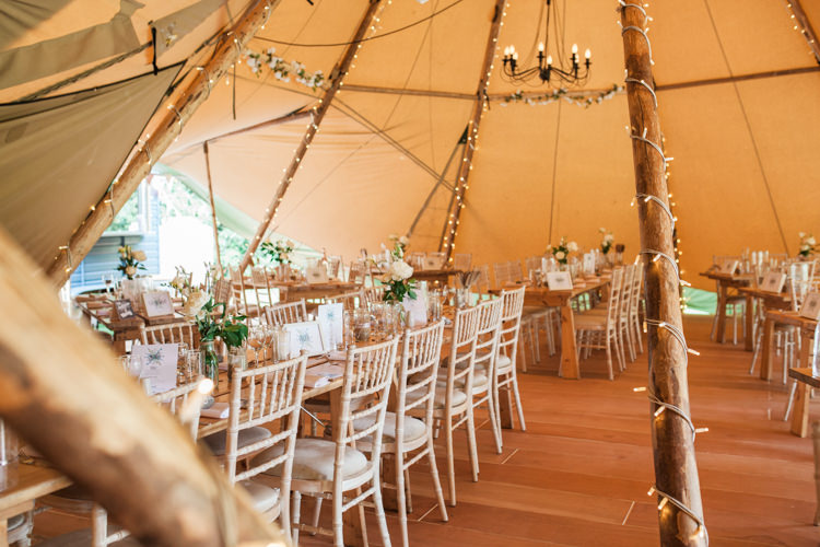 Tipi Fairy Lights Fresh Modern Countryside Outdoor Wedding https://www.nikkismoments.com/