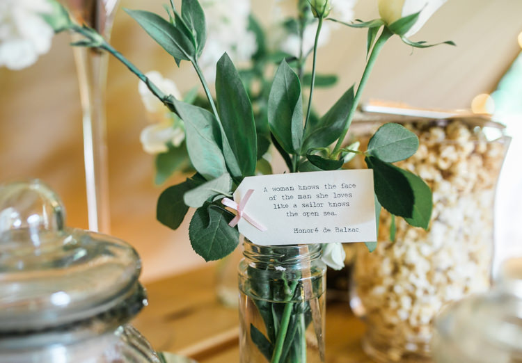 Fresh Modern Countryside Outdoor Wedding https://www.nikkismoments.com/