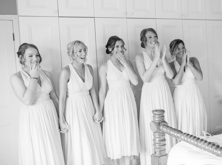 Fresh Modern Countryside Outdoor Wedding https://www.nikkismoments.com/