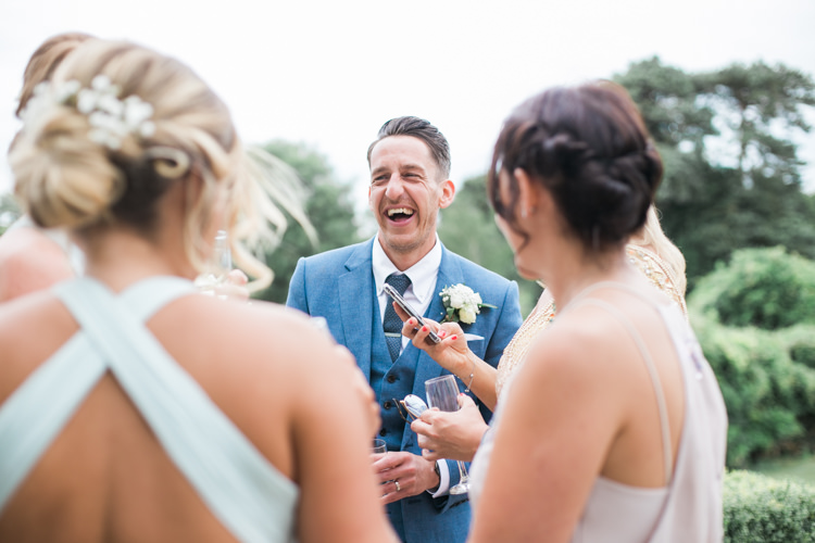 Fresh Modern Countryside Outdoor Wedding https://www.nikkismoments.com/