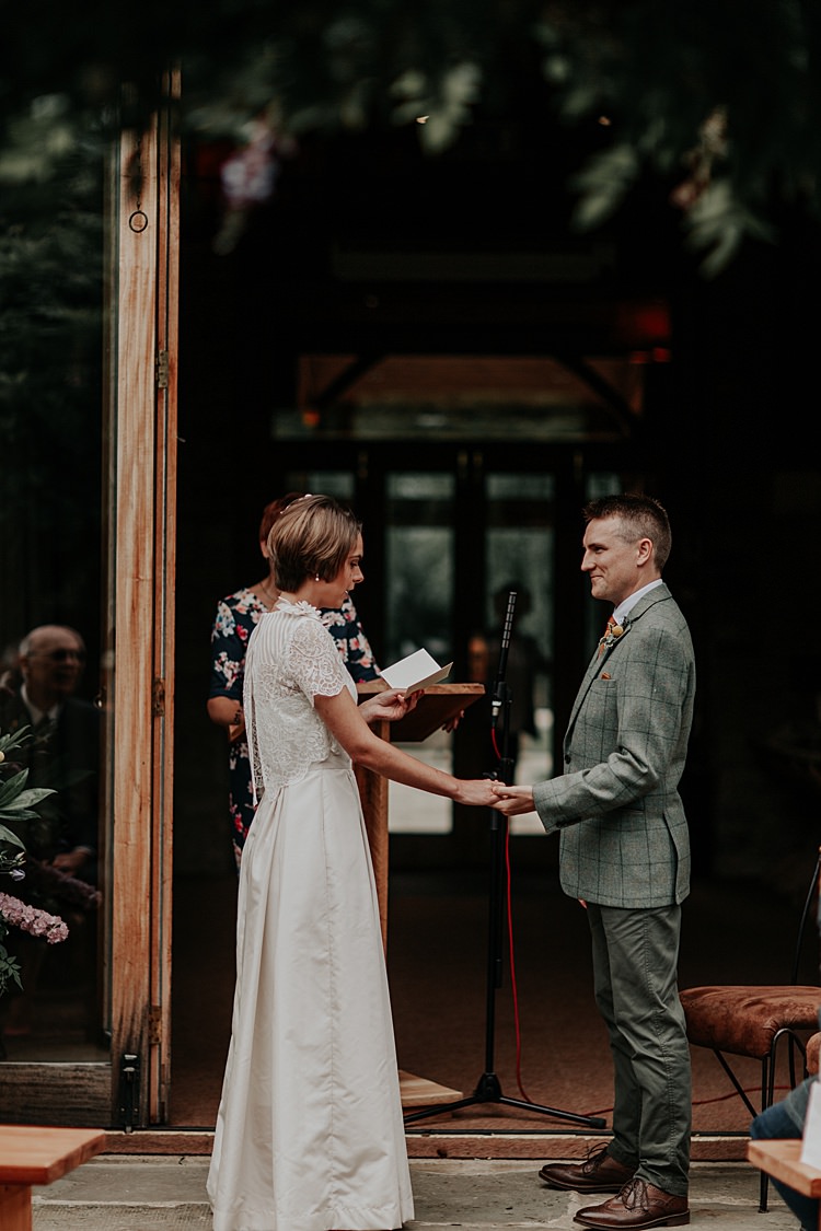 Beautiful Simple Relaxed Barn Wedding http://jenmarino.com/