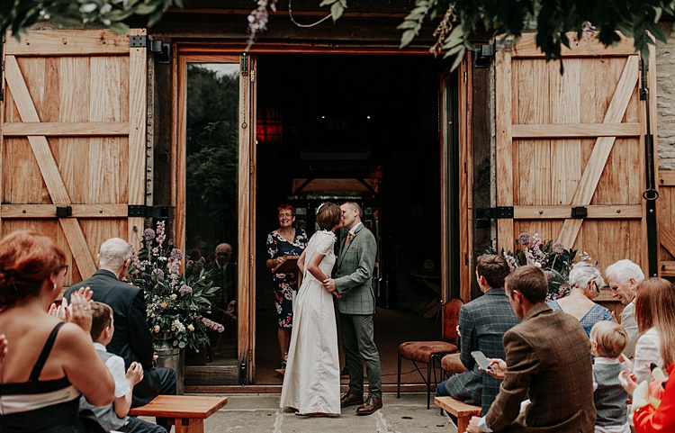 Beautiful Simple Relaxed Barn Wedding http://jenmarino.com/